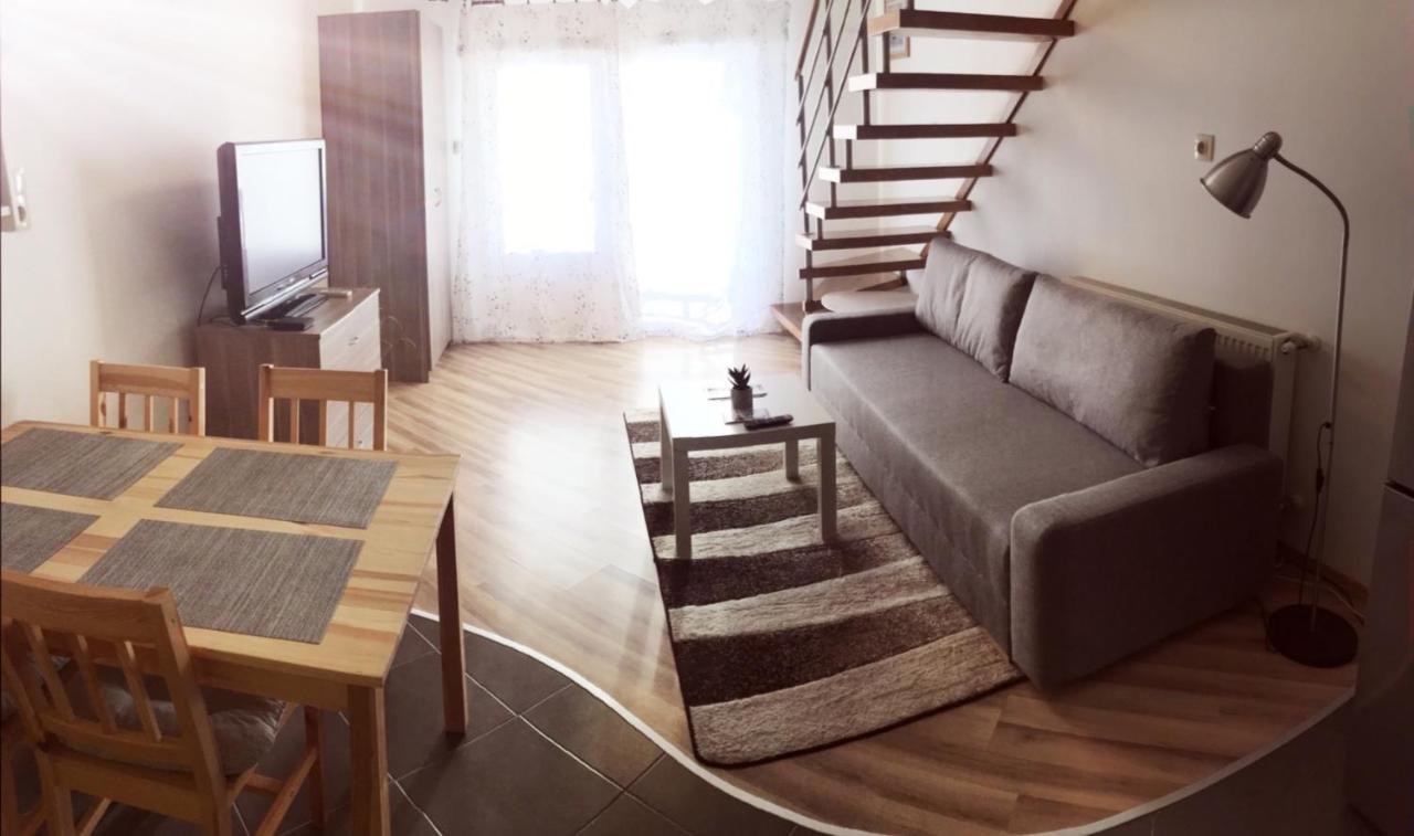 Pitypang Apartman ยูลา ภายนอก รูปภาพ